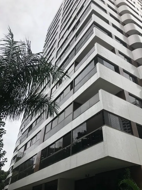 Foto 1 de Apartamento com 4 Quartos para alugar, 188m² em Graças, Recife