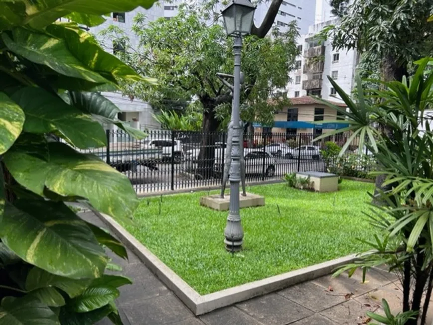 Foto 1 de Apartamento com 4 Quartos à venda, 307m² em Casa Amarela, Recife