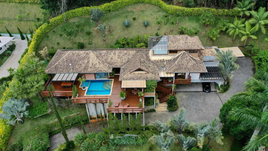 Foto 1 de Casa de Condomínio com 4 Quartos para venda ou aluguel, 750m² em Itaipava, Petrópolis