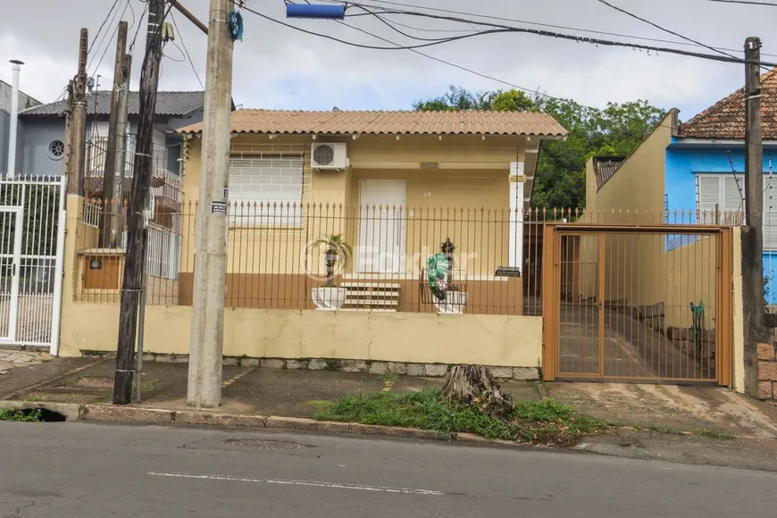 Foto 1 de Casa com 2 Quartos à venda, 67m² em Rubem Berta, Porto Alegre