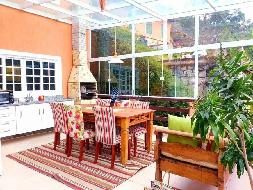 Foto 1 de Casa de Condomínio com 3 Quartos à venda, 300m² em Itaipava, Petrópolis