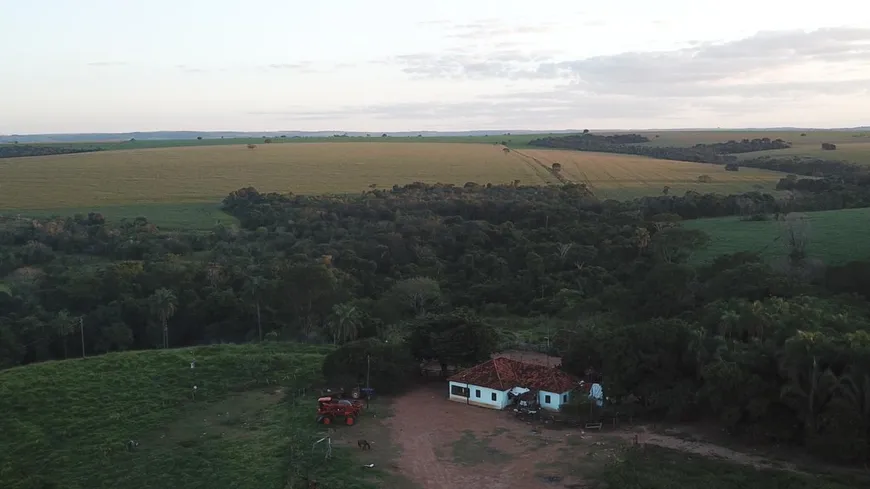 Foto 1 de Fazenda/Sítio com 3 Quartos à venda, 100m² em Zona Rural, Piracanjuba