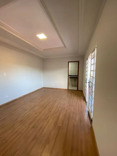 Foto 1 de Casa com 3 Quartos para venda ou aluguel, 180m² em Conjunto Habitacional Alexandre Urbanas, Londrina