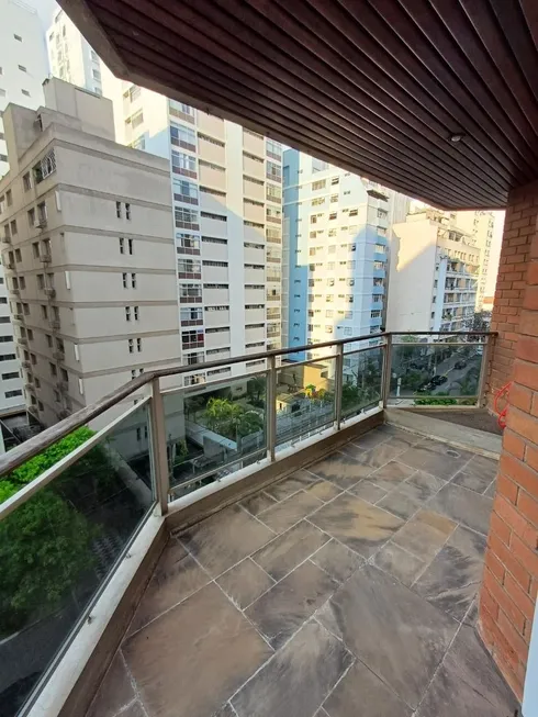Foto 1 de Apartamento com 3 Quartos à venda, 196m² em Higienópolis, São Paulo