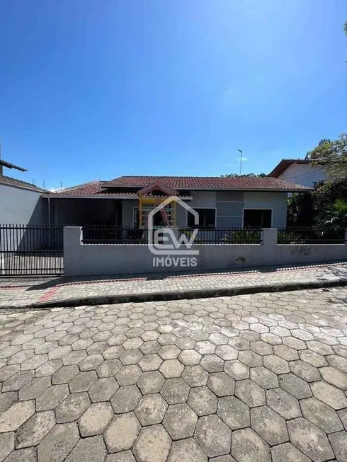 Foto 1 de Casa com 3 Quartos à venda, 140m² em Centro, Massaranduba