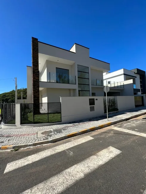 Foto 1 de Sobrado com 3 Quartos à venda, 174m² em Centro, Indaial