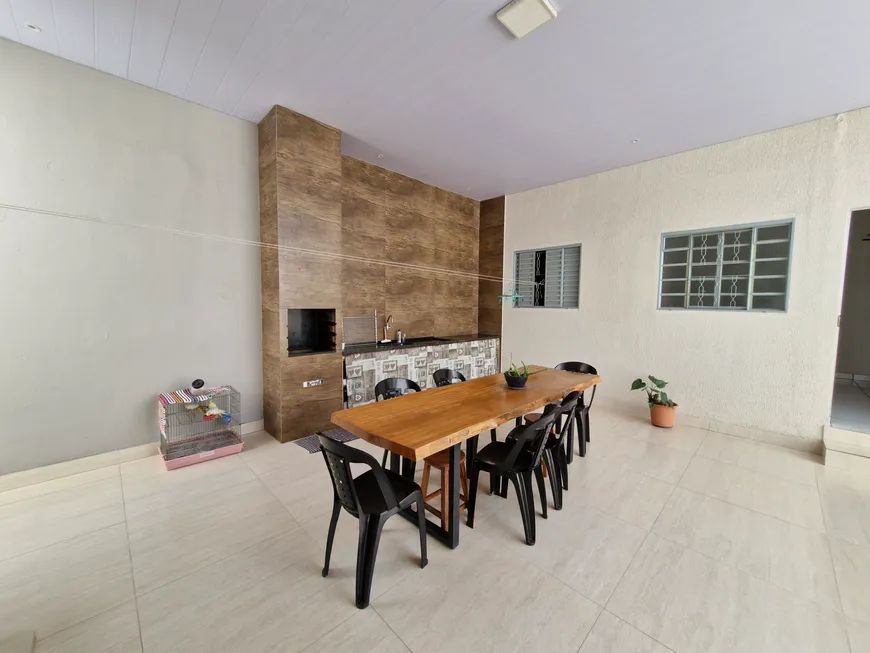 Foto 1 de Casa com 3 Quartos à venda, 193m² em Jardim Europa, Uberlândia