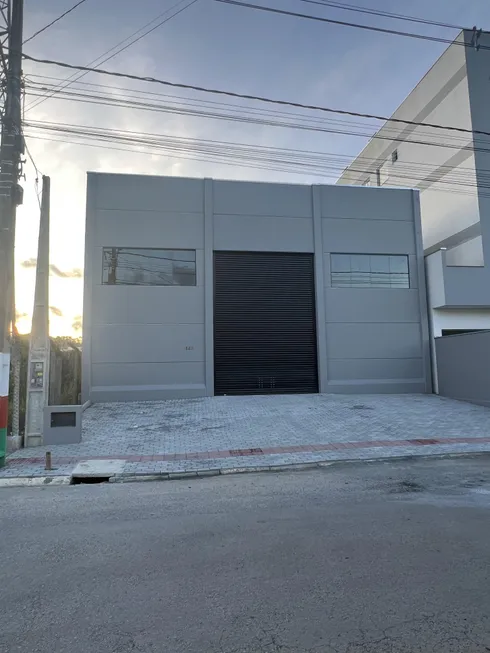 Foto 1 de Galpão/Depósito/Armazém para alugar, 250m² em Rio Pequeno, Camboriú