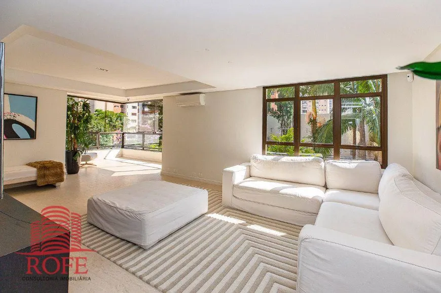 Foto 1 de Apartamento com 3 Quartos à venda, 210m² em Moema, São Paulo