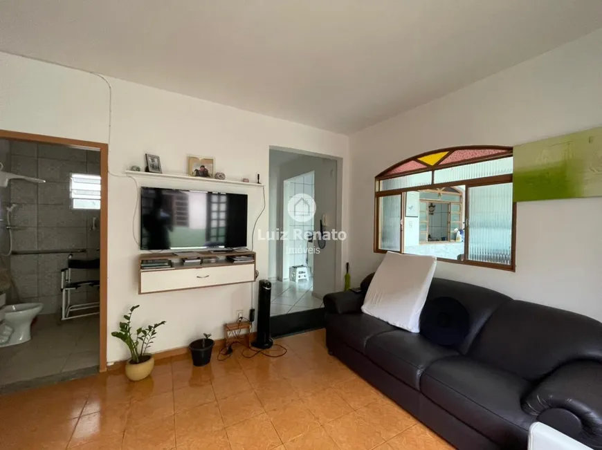 Foto 1 de Casa com 3 Quartos à venda, 418m² em Saudade, Belo Horizonte