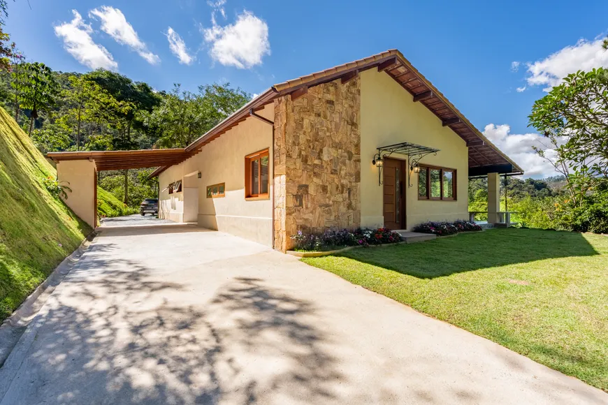 Foto 1 de Casa com 3 Quartos à venda, 438m² em Itaipava, Petrópolis