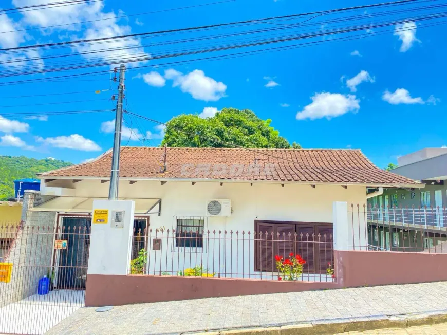 Foto 1 de Apartamento com 1 Quarto para alugar, 50m² em Garcia, Blumenau