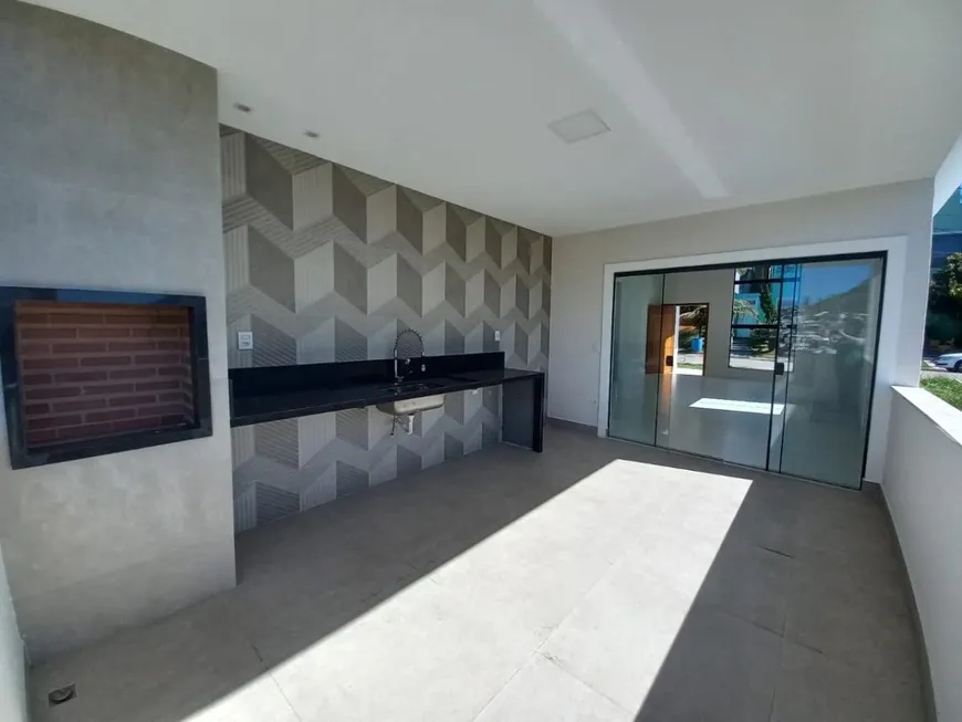 Foto 1 de Casa de Condomínio com 4 Quartos à venda, 300m² em Vale dos Cristais, Macaé