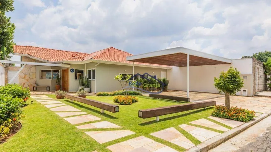 Foto 1 de Casa de Condomínio com 3 Quartos à venda, 370m² em Granja Viana, Carapicuíba