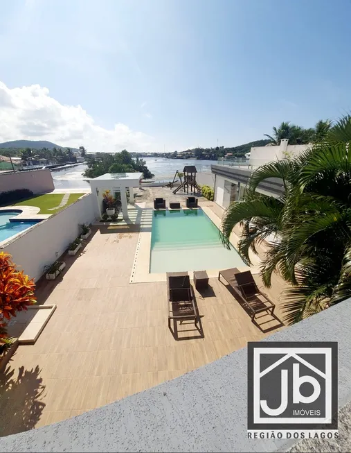 Foto 1 de Casa com 5 Quartos à venda, 250m² em Ogiva, Cabo Frio