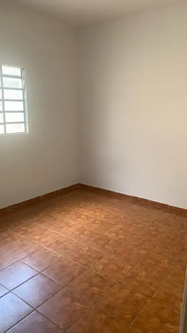 Foto 1 de Casa com 2 Quartos para alugar, 70m² em Cândida de Moraes, Goiânia