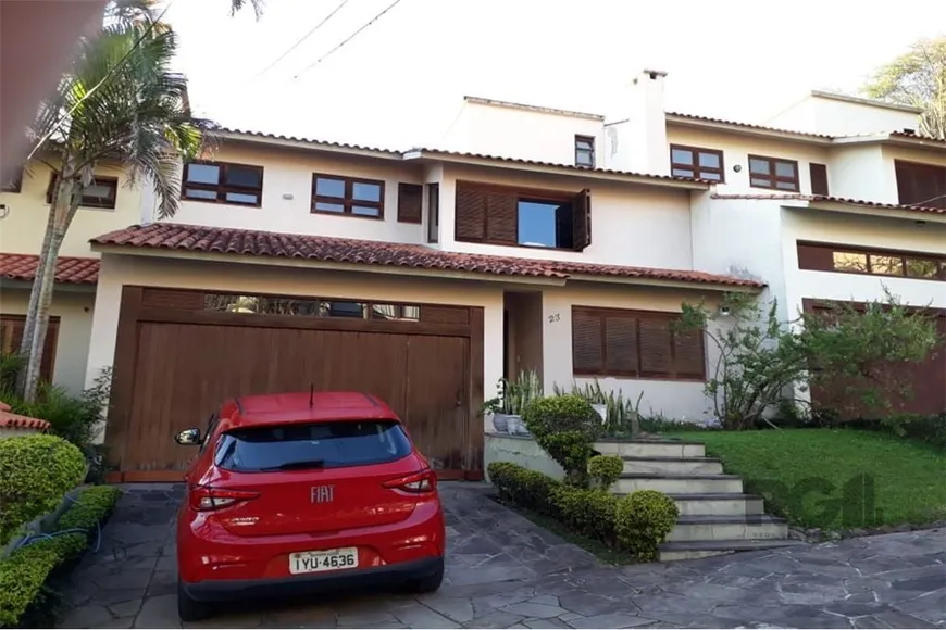 Foto 1 de Casa de Condomínio com 4 Quartos à venda, 196m² em Teresópolis, Porto Alegre