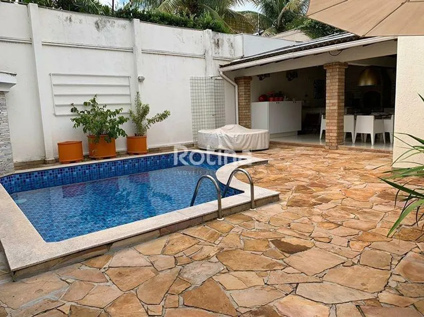 Foto 1 de Casa com 3 Quartos à venda, 350m² em Jardim Karaíba, Uberlândia