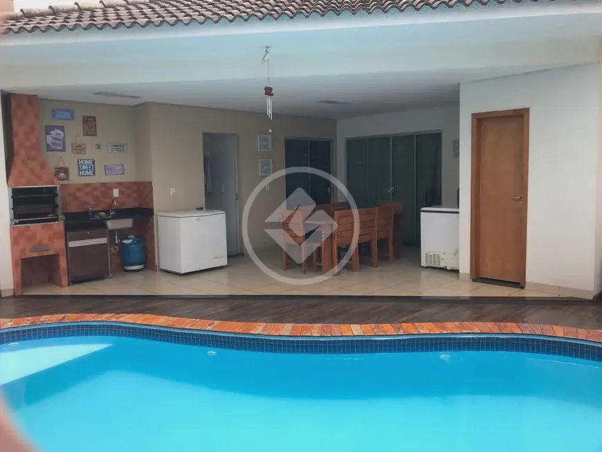 Foto 1 de Casa com 3 Quartos à venda, 191m² em Jardins Madri, Goiânia