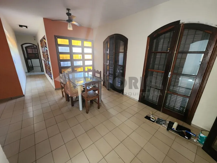 Foto 1 de Casa com 3 Quartos para alugar, 174m² em Jardim Casa Branca, Caraguatatuba