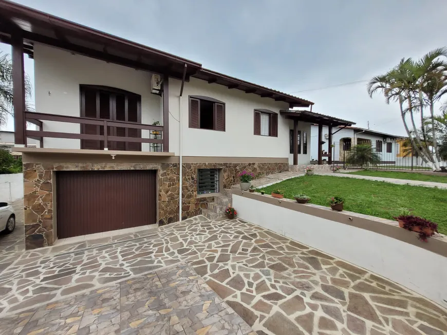 Foto 1 de Casa com 3 Quartos à venda, 230m² em Vila Floresta, Criciúma