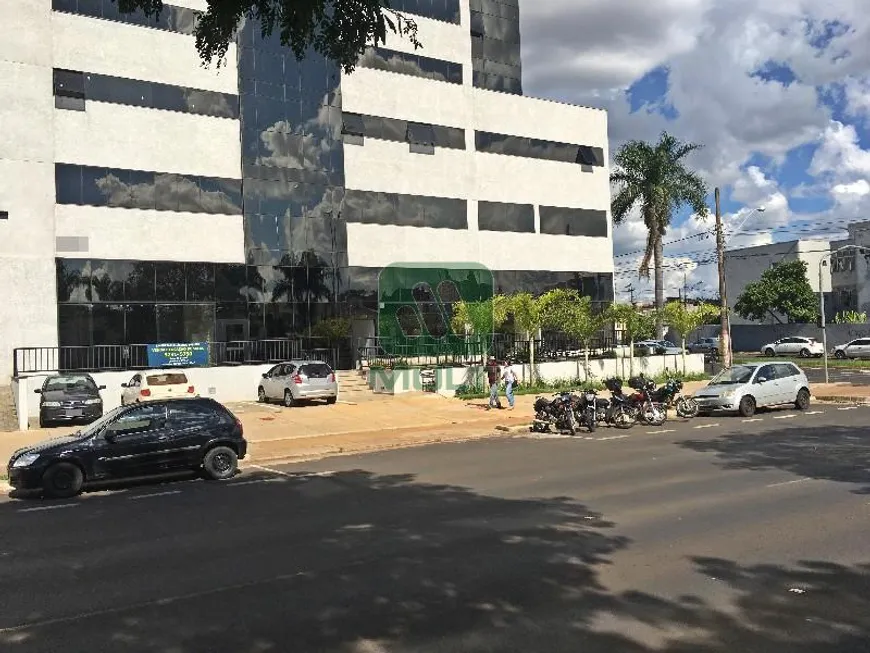 Foto 1 de Sala Comercial com 1 Quarto para alugar, 126m² em Tibery, Uberlândia