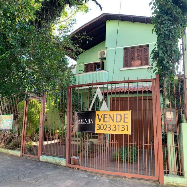 Foto 1 de Sobrado com 4 Quartos à venda, 278m² em Rio Branco, Porto Alegre