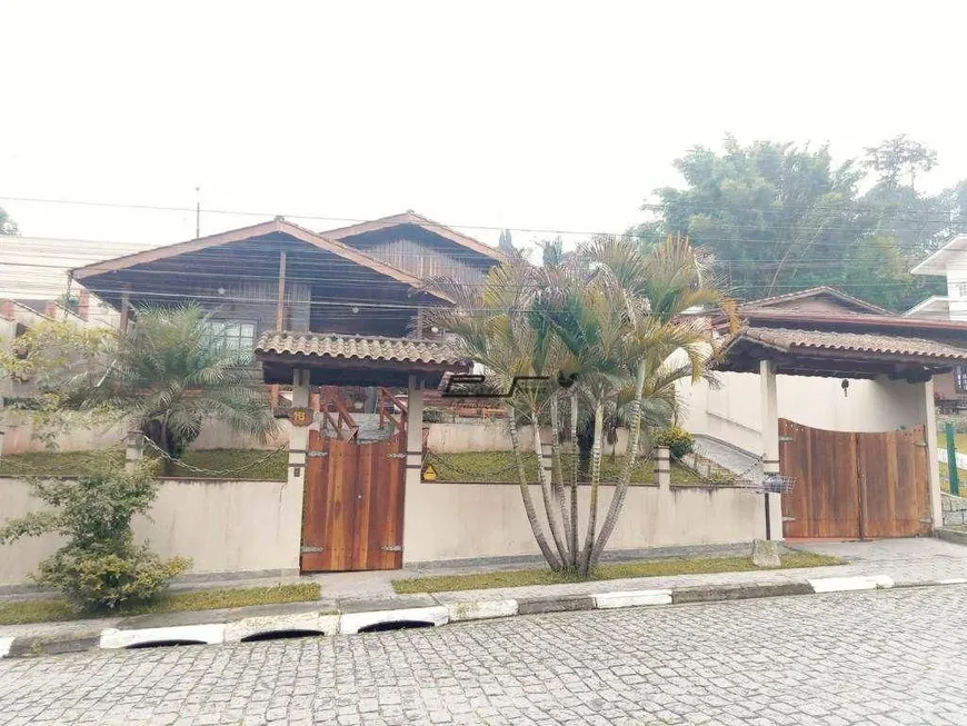 Foto 1 de Casa de Condomínio com 3 Quartos à venda, 268m² em Santa Luzia, Ribeirão Pires