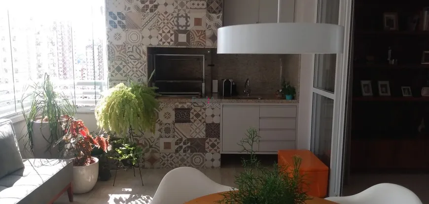 Foto 1 de Apartamento com 4 Quartos à venda, 235m² em Vila Suzana, São Paulo