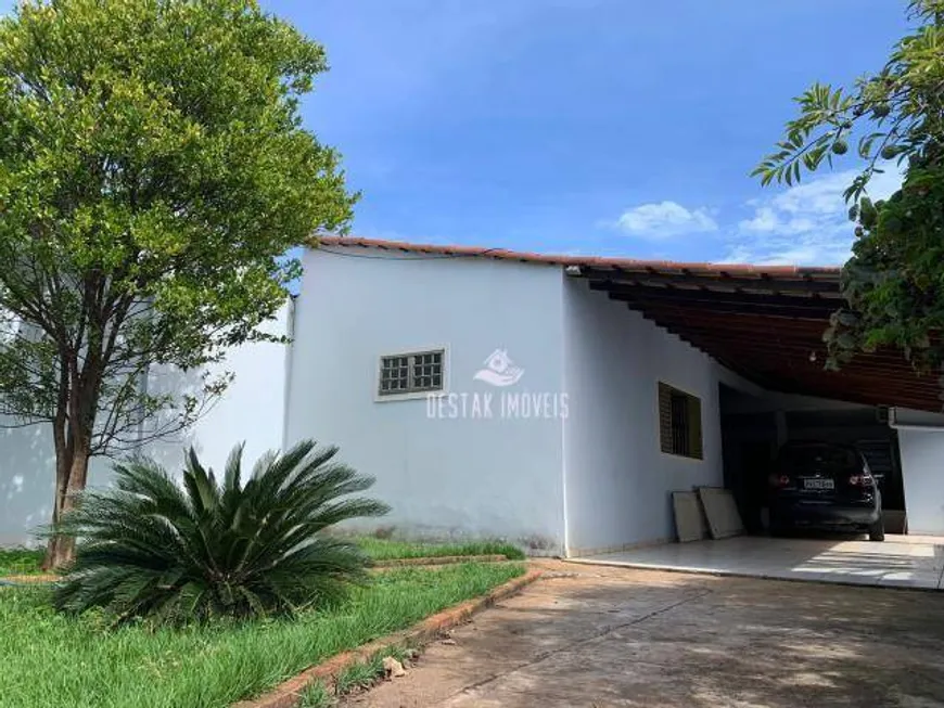 Foto 1 de Casa com 3 Quartos à venda, 113m² em Jardim das Palmeiras, Uberlândia