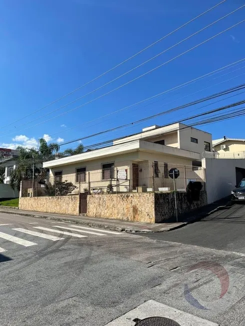 Foto 1 de Casa com 5 Quartos à venda, 290m² em Coloninha, Florianópolis