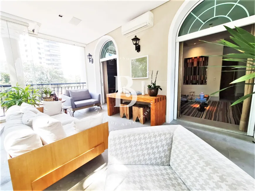 Foto 1 de Apartamento com 4 Quartos à venda, 226m² em Campo Belo, São Paulo