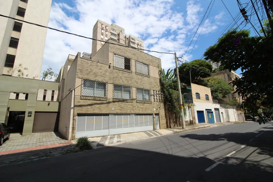 Foto 1 de Casa com 7 Quartos à venda, 406m² em Santo Antônio, Belo Horizonte