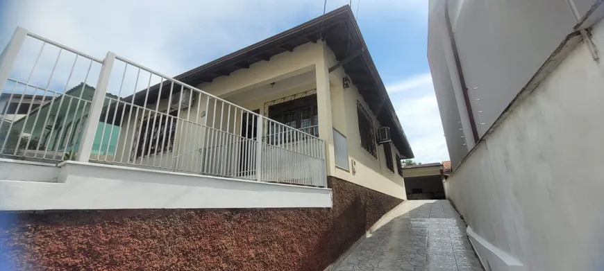 Foto 1 de Casa com 3 Quartos à venda, 105m² em Capoeiras, Florianópolis