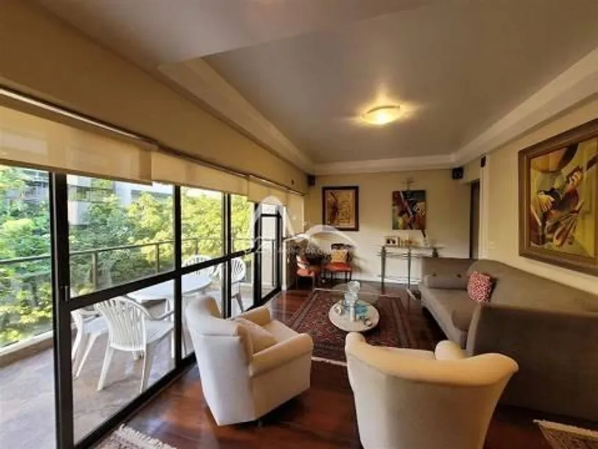 Foto 1 de Apartamento com 3 Quartos à venda, 130m² em Leblon, Rio de Janeiro