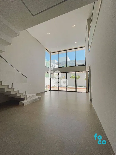 Foto 1 de Casa de Condomínio com 3 Quartos à venda, 278m² em Jardim Versailles, Uberlândia