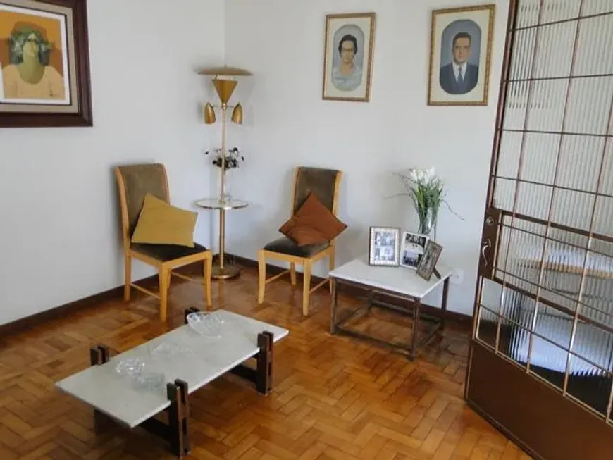 Foto 1 de Casa com 4 Quartos à venda, 200m² em Coração de Jesus, Belo Horizonte