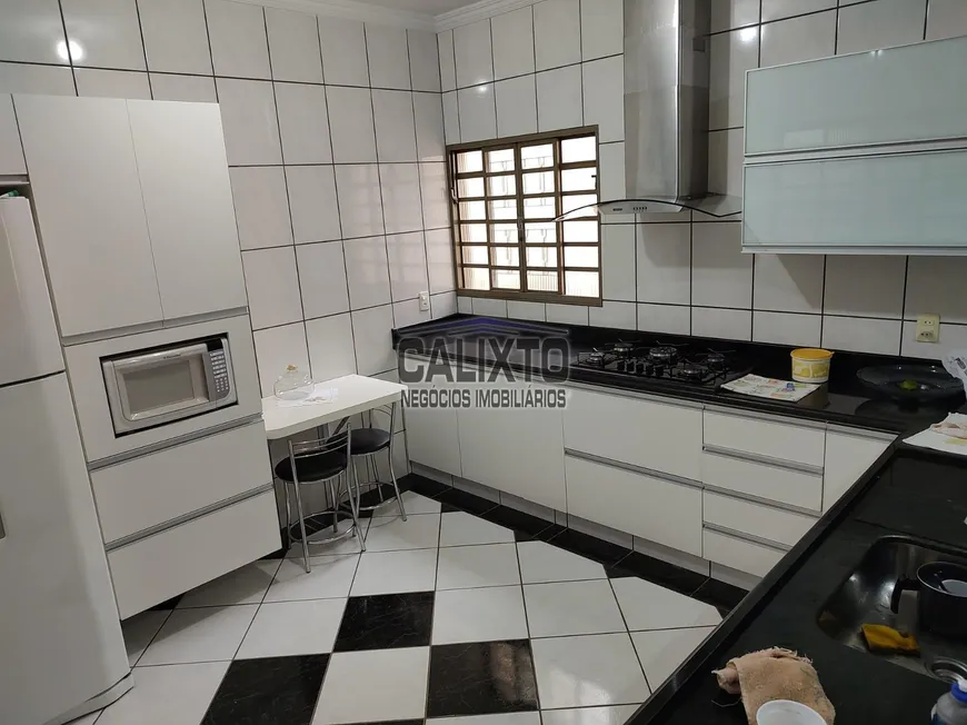 Foto 1 de Casa com 3 Quartos à venda, 215m² em Santa Mônica, Uberlândia