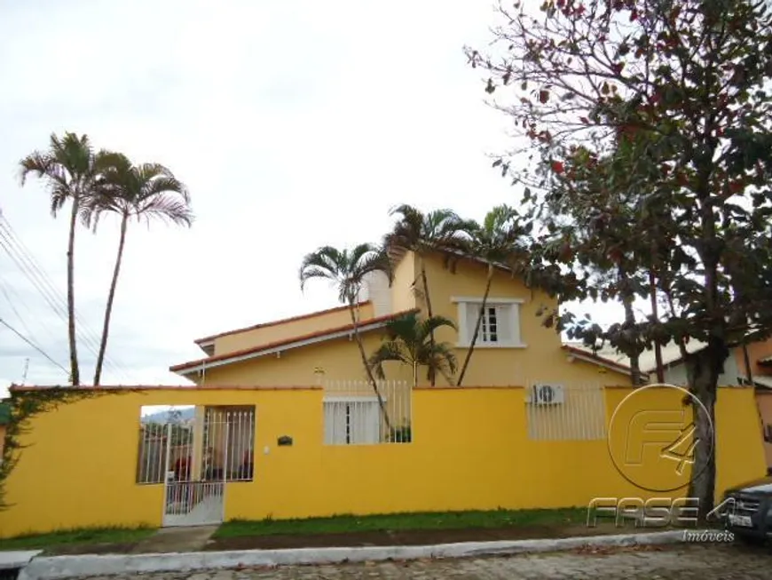 Foto 1 de Casa com 4 Quartos à venda, 343m² em Montese, Resende