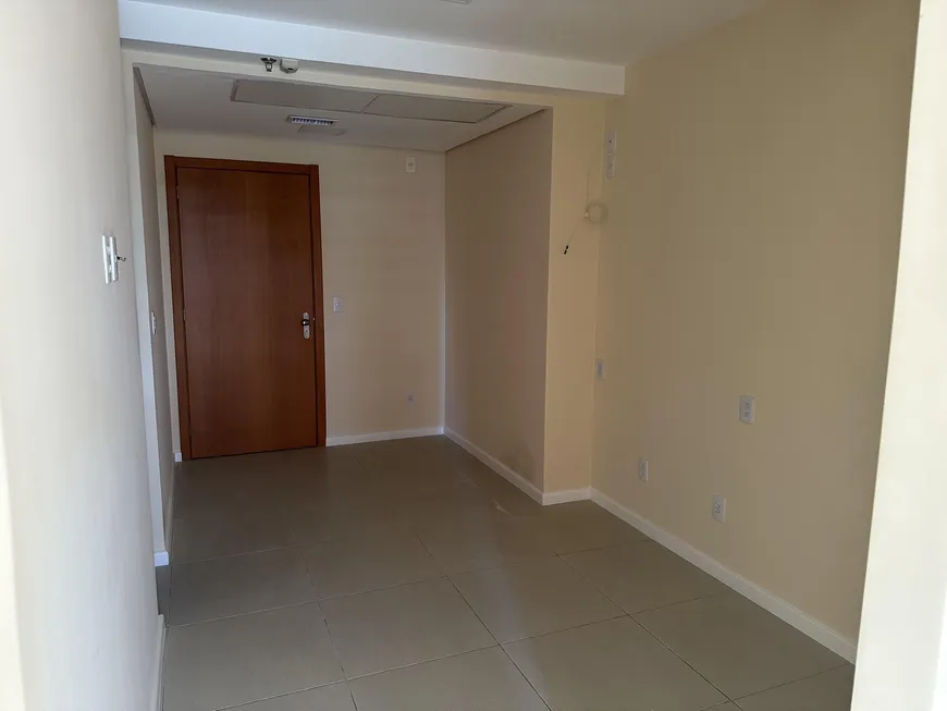 Foto 1 de Sala Comercial para alugar, 30m² em Caminho Das Árvores, Salvador