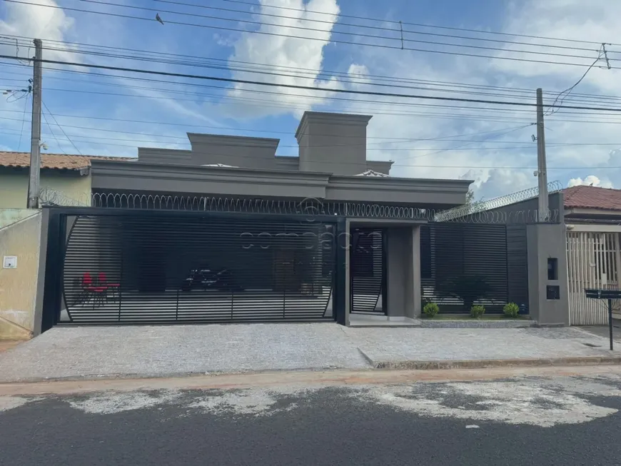Foto 1 de Casa com 3 Quartos para alugar, 275m² em Parque São Miguel, São José do Rio Preto