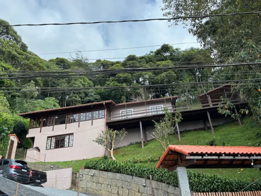 Foto 1 de Casa com 4 Quartos à venda, 230m² em Agriões, Teresópolis