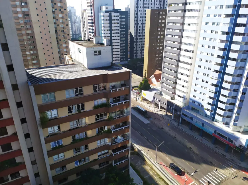 Foto 1 de Apartamento com 3 Quartos à venda, 90m² em Batel, Curitiba