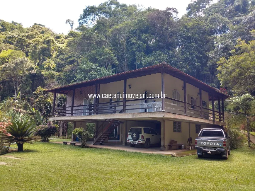 Foto 1 de Fazenda/Sítio com 4 Quartos à venda, 170000m² em Papucaia, Cachoeiras de Macacu