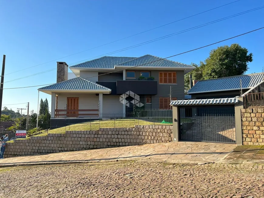 Foto 1 de Casa com 3 Quartos à venda, 260m² em Jardim Itú Sabará, Porto Alegre