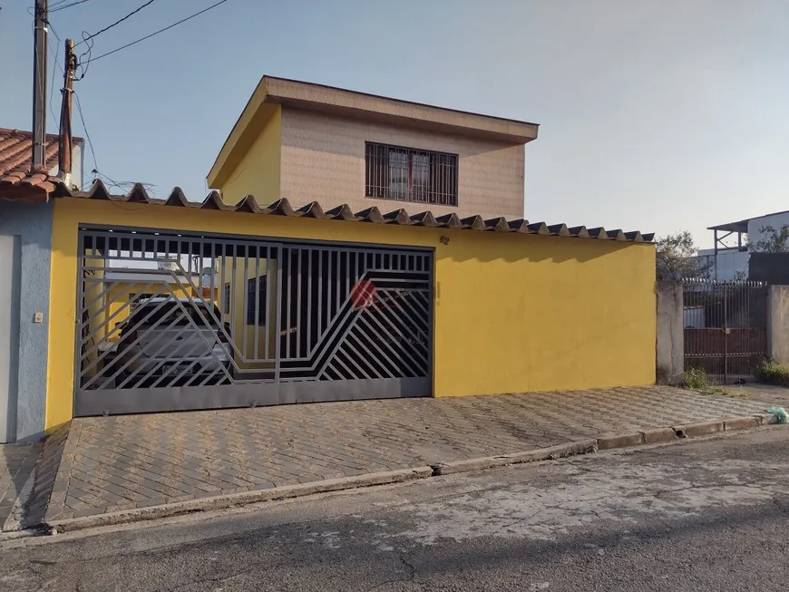 Foto 1 de Sobrado com 3 Quartos à venda, 150m² em Vila Tolstoi, São Paulo