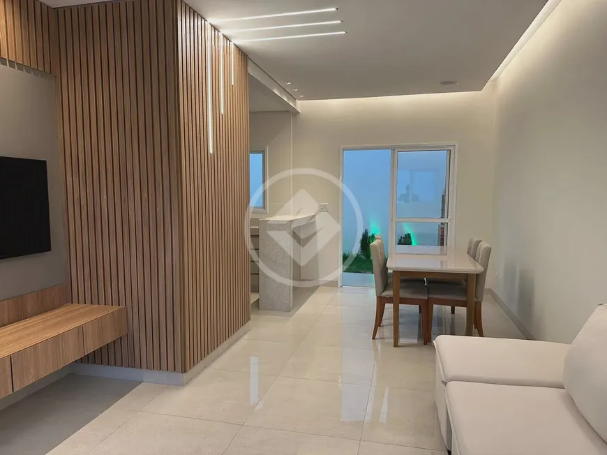 Foto 1 de Sobrado com 2 Quartos à venda, 79m² em Novo Mundo, Uberlândia