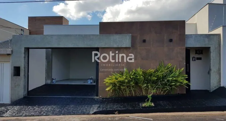 Foto 1 de Casa com 3 Quartos para alugar, 185m² em Bosque dos Buritis, Uberlândia