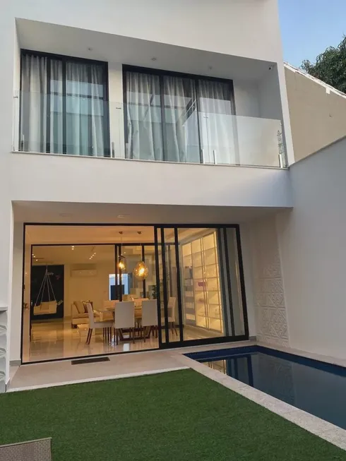 Foto 1 de Casa com 3 Quartos à venda, 500m² em Vila Santa Cecília, Volta Redonda