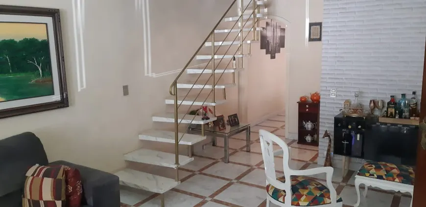 Foto 1 de Casa de Condomínio com 5 Quartos à venda, 270m² em Vila das Mercês, São Paulo